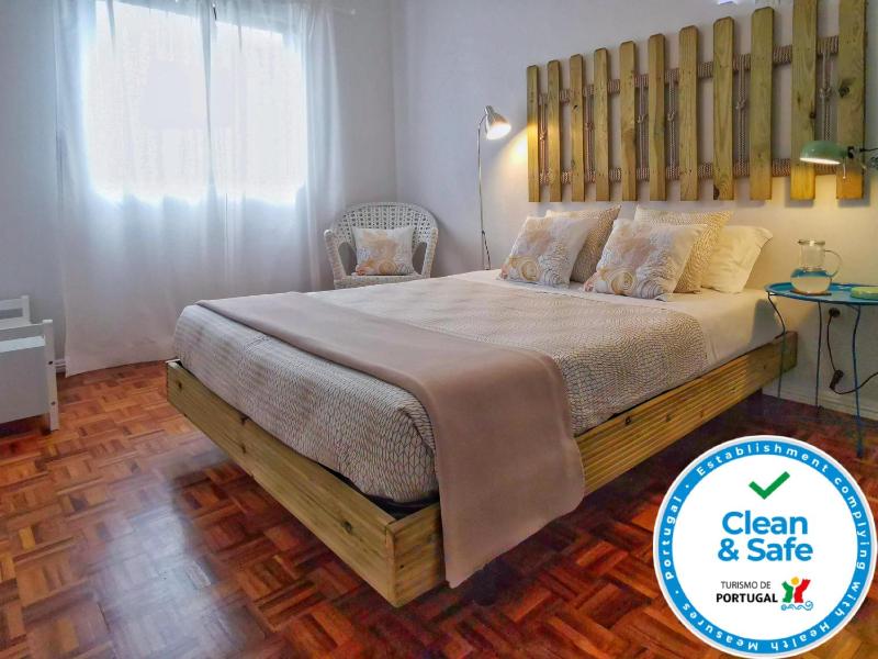 Double Room with Private Bathroom and Garden View image 2