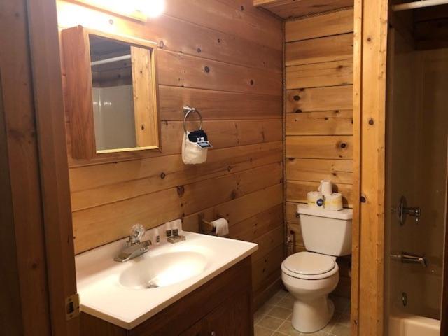 Two-Bedroom House image 3