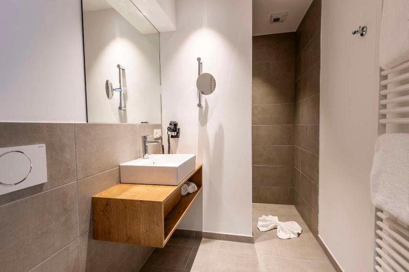 Standard Single Room image 4