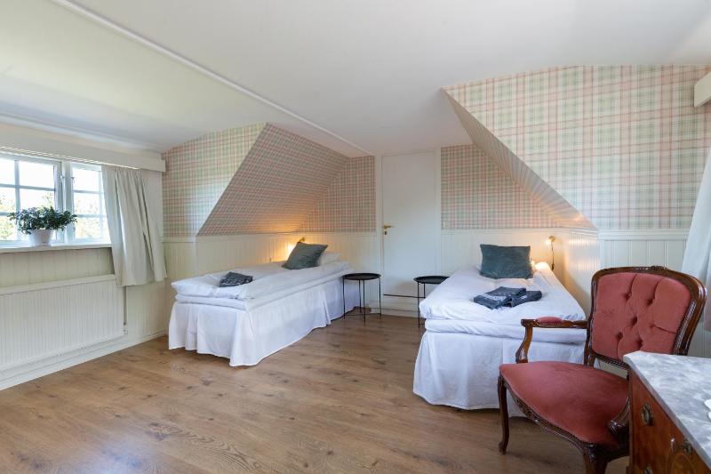 Family Room image 2
