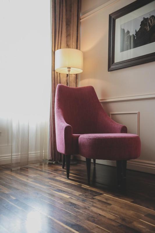 Standard King Room image 2