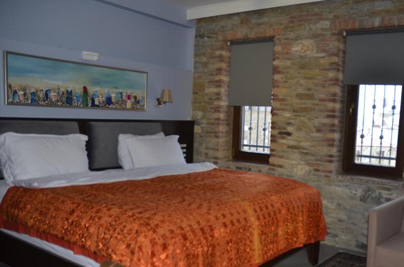 Superior King or Twin Room image 3