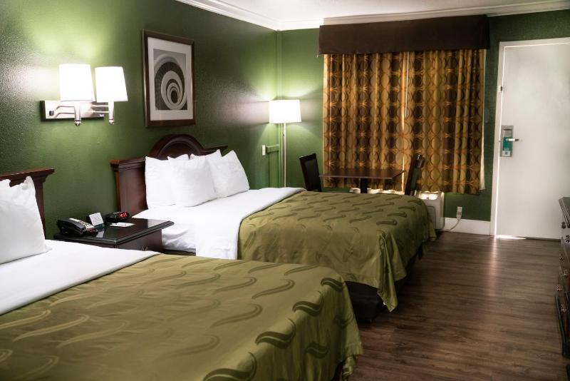Standard Room, 2 Queen Beds, Non Smoking image 4