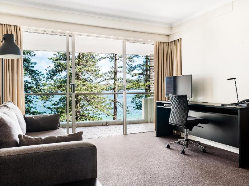 One-Bedroom Apartment with Harbour View image 1