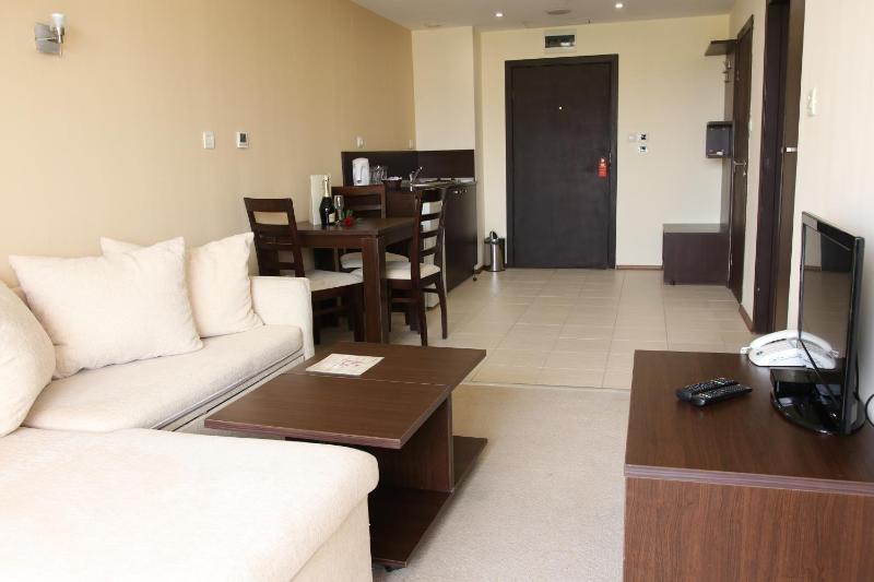 One-Bedroom Apartment (3 Adults) image 2