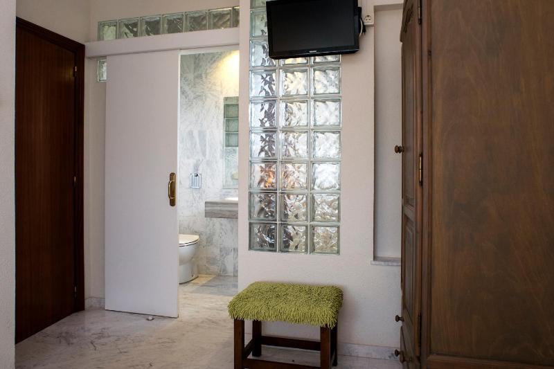 Basic Double Room image 1