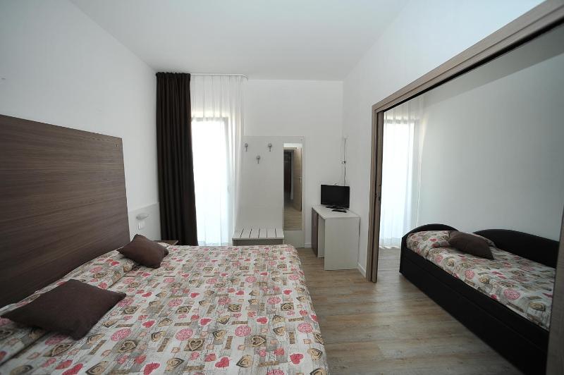 Triple Room with Balcony image 3