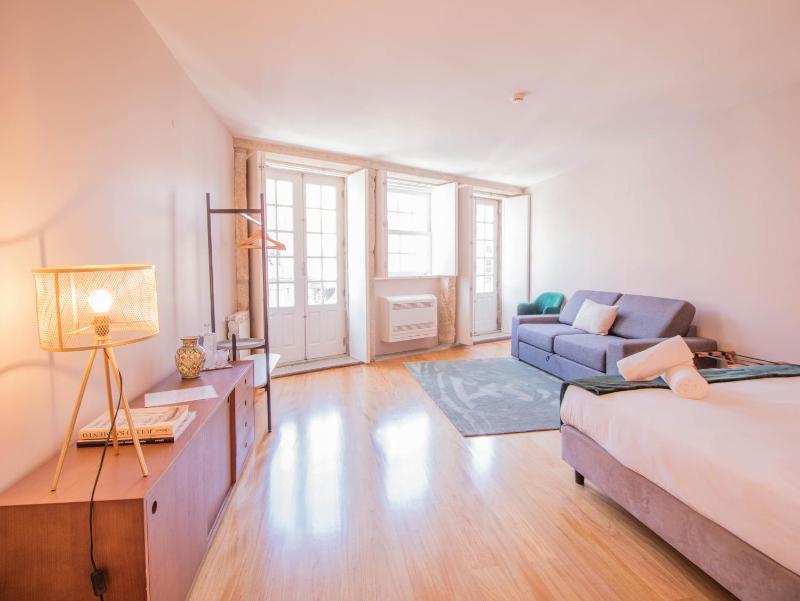 Quadruple Room with Balcony image 3