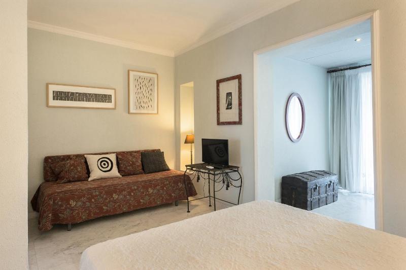 Superior Triple Room image 3