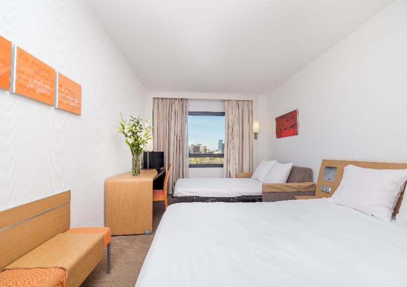 Room #9354745 image 2