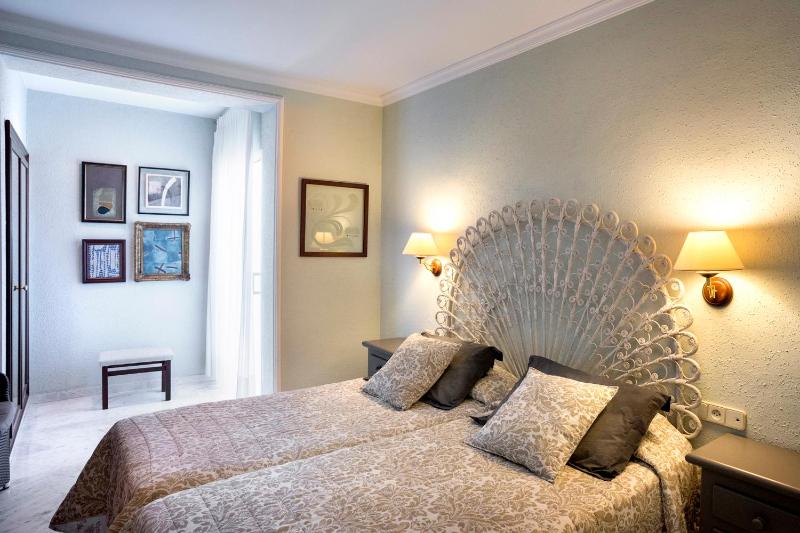 Standard Double Room image 3