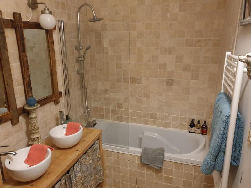 Deluxe Double Room image 2
