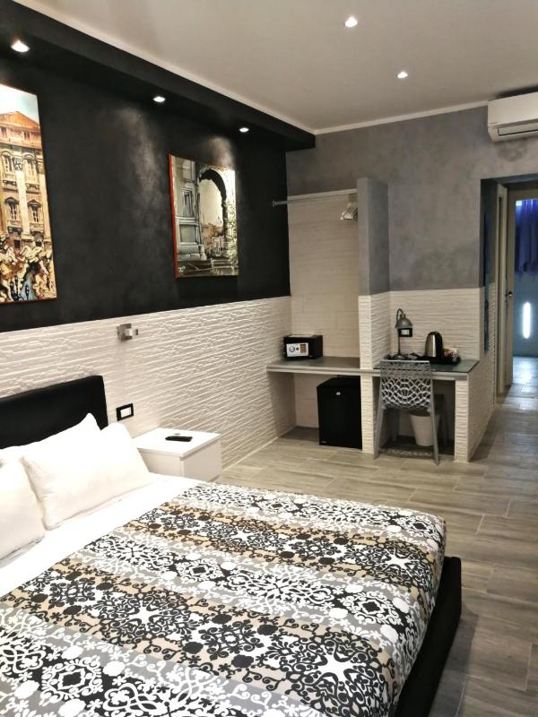 Deluxe Double or Twin Room image 4