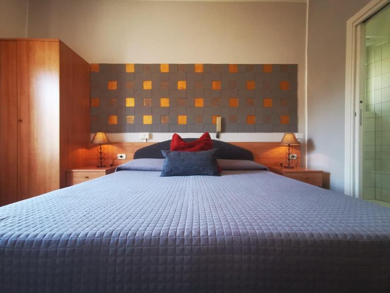 Double Room with Balcony image 3