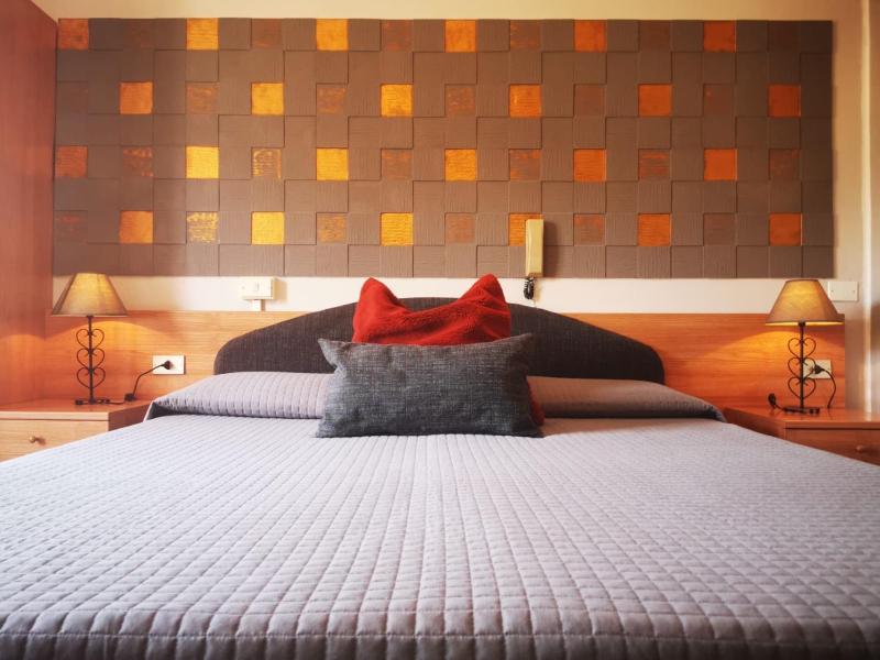 Double Room with Balcony image 2