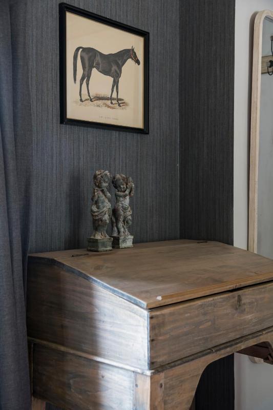 Deluxe King Room image 4