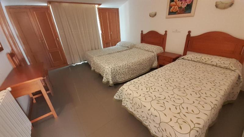 Triple Room with Private Bathroom image 2