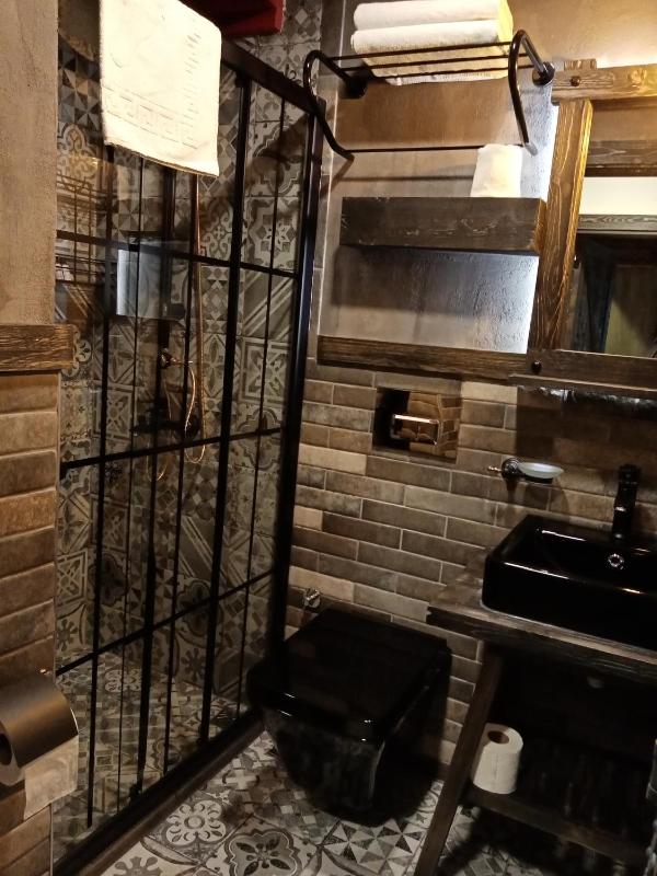 Deluxe Double or Twin Room image 3