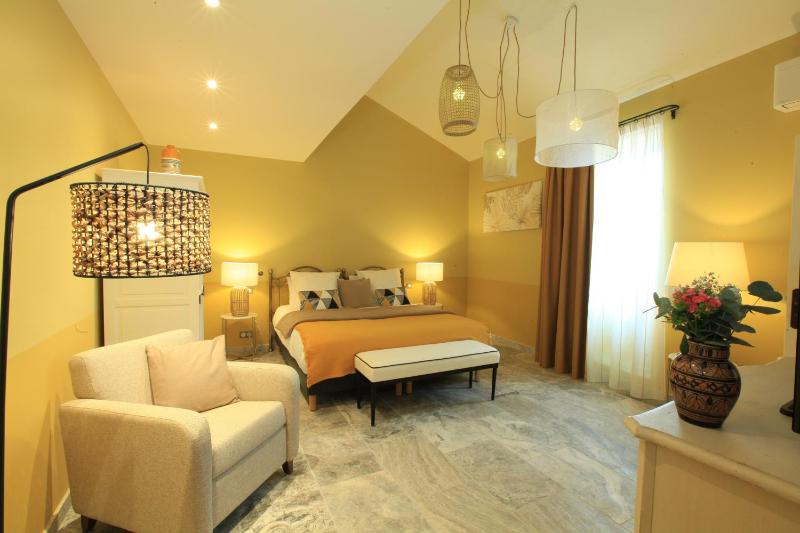 Deluxe Double or Twin Room image 1