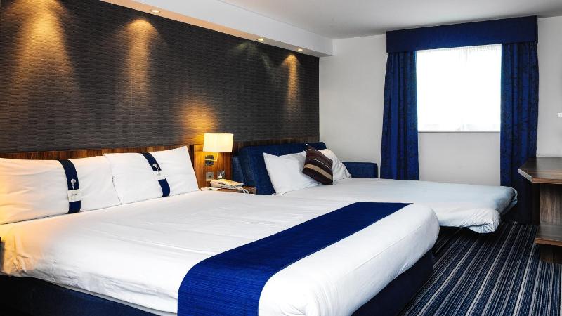 Standard Double Room with Sofa Bed and Free Hot Breakfast image 4