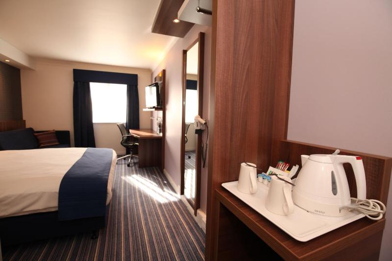 Standard Double Room with Sofa Bed and Free Hot Breakfast image 2