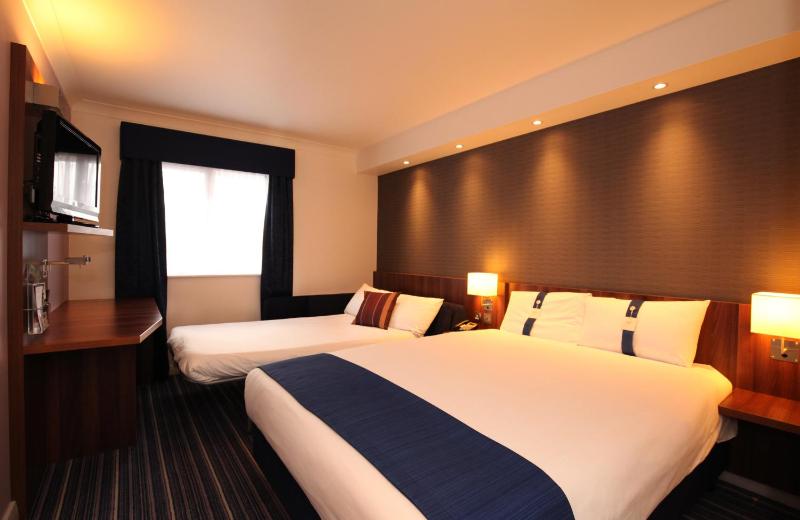 Standard Double Room with Sofa Bed and Free Hot Breakfast image 3