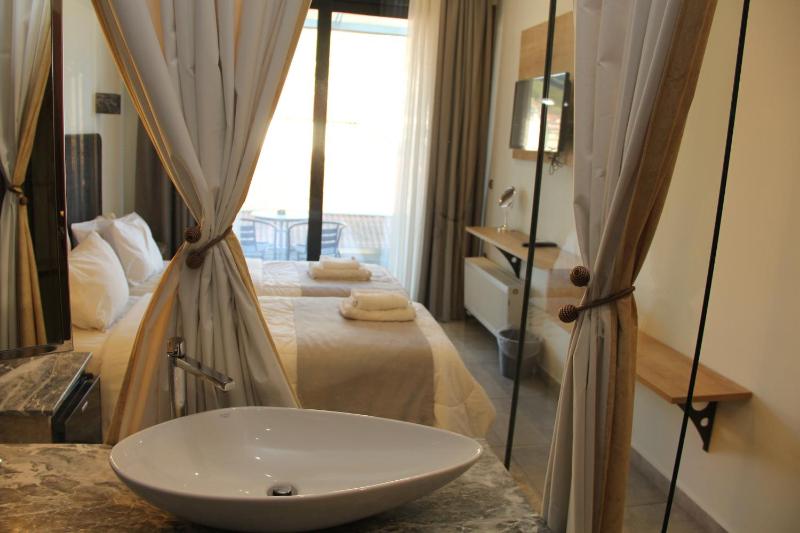 Double or Twin Room image 3
