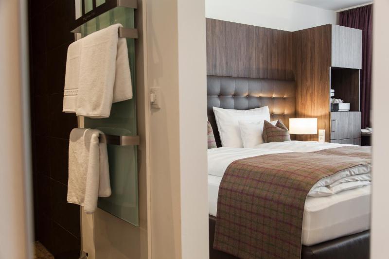 Standard Double Room image 1