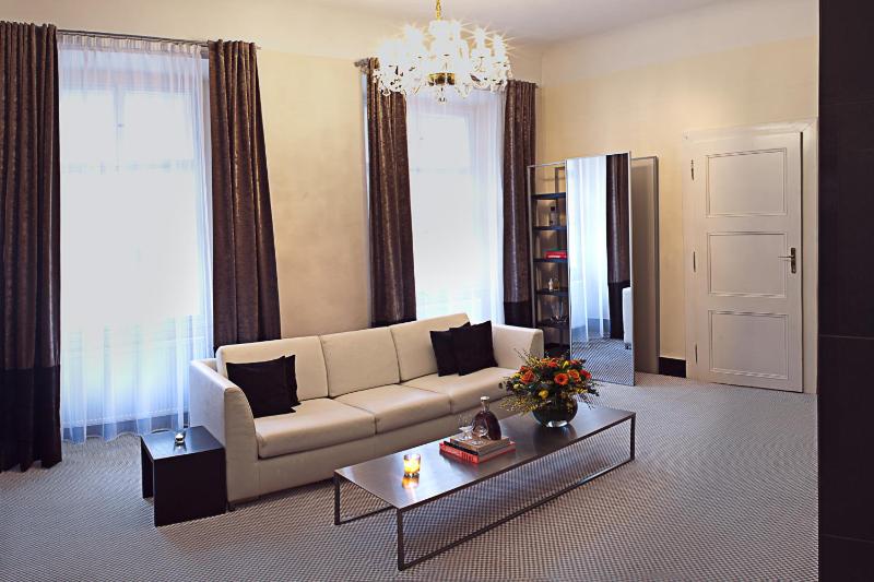 Family Room image 4