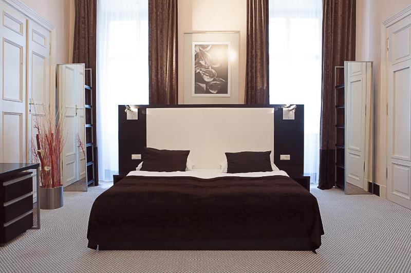 Double Room image 3