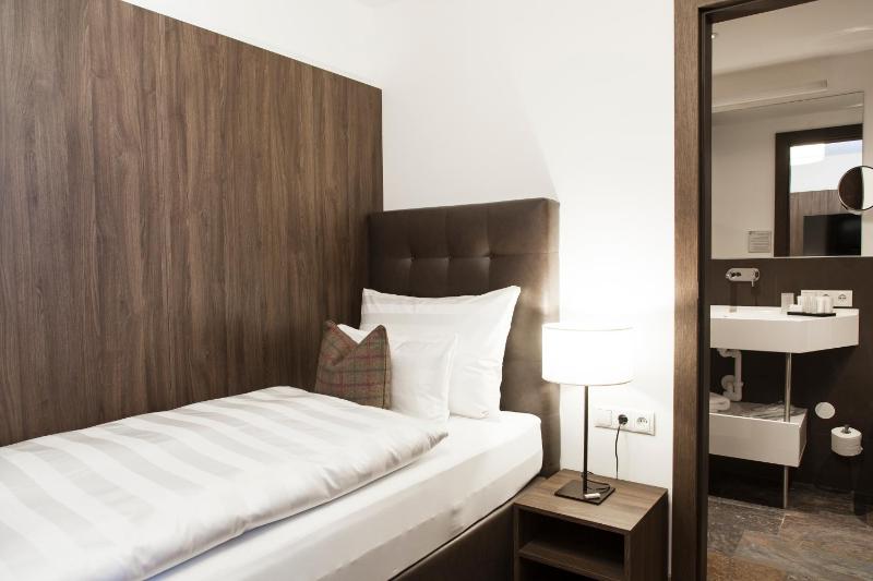 Standard Single Room with Shower image 1