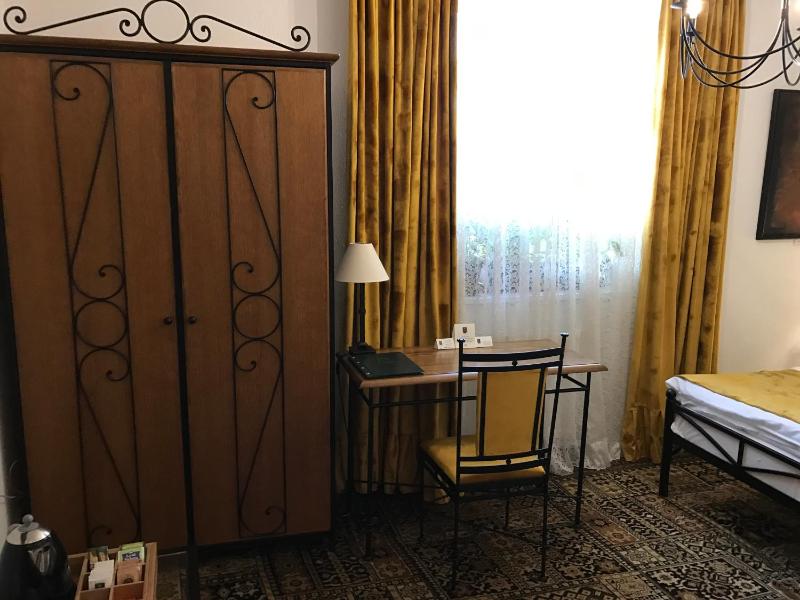 Deluxe Double or Twin Room with Garden View image 3