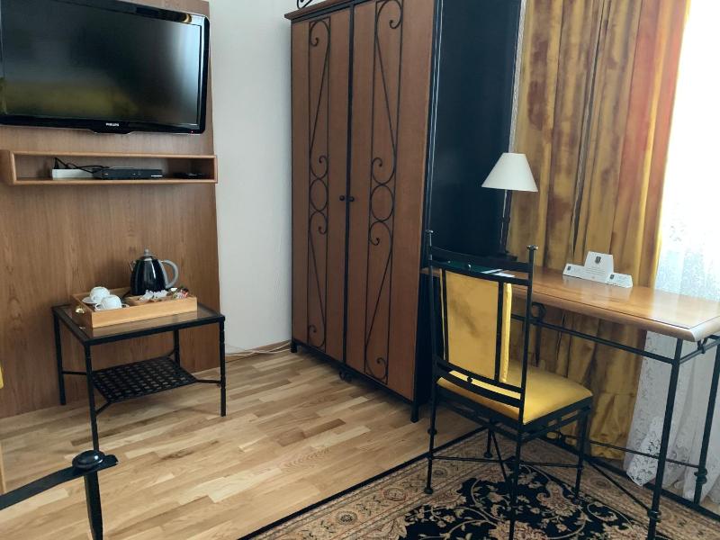 Deluxe Double or Twin Room with Garden View image 2