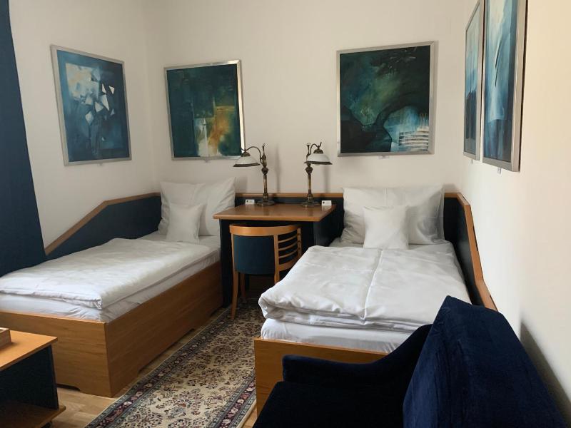 Double or Twin Room with Garden View image 2