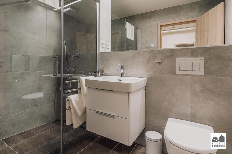 Suite with City View image 4