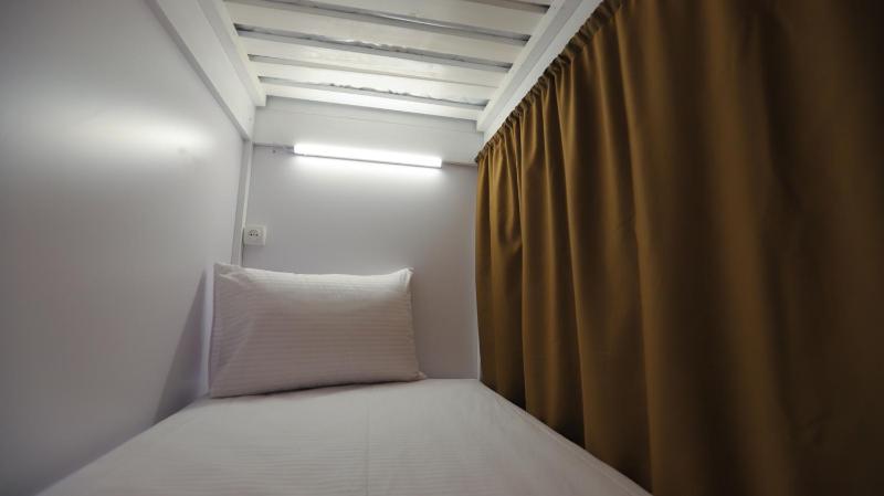 Bed in 8-Bed Dormitory Room image 3