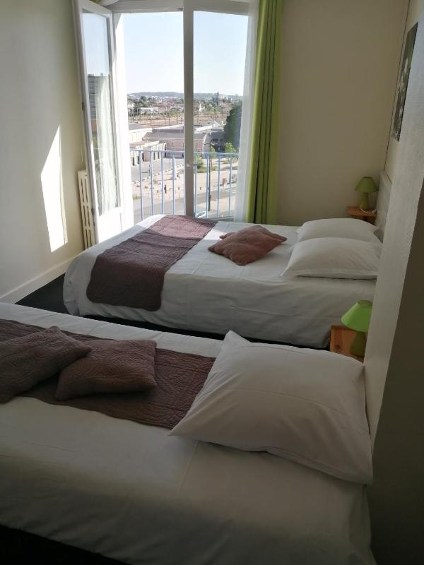 Twin Room image 2
