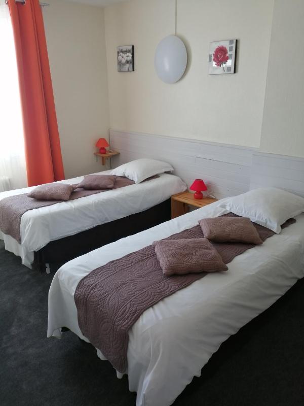 Twin Room image 3