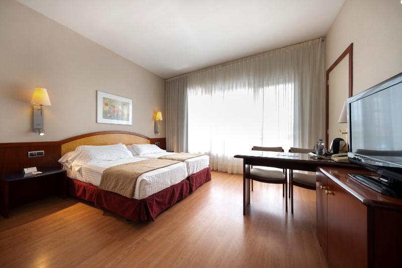 Twin Room image 3