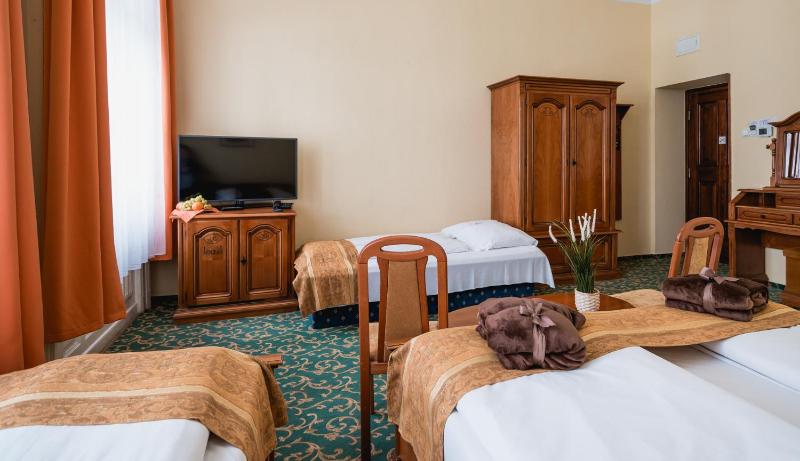 Quadruple Room image 3