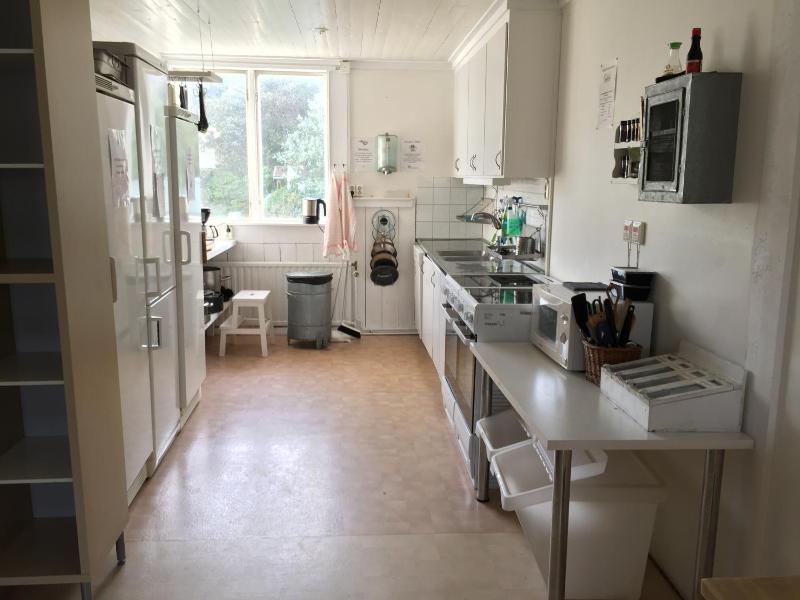 Twin Room with Shared Bathroom image 1