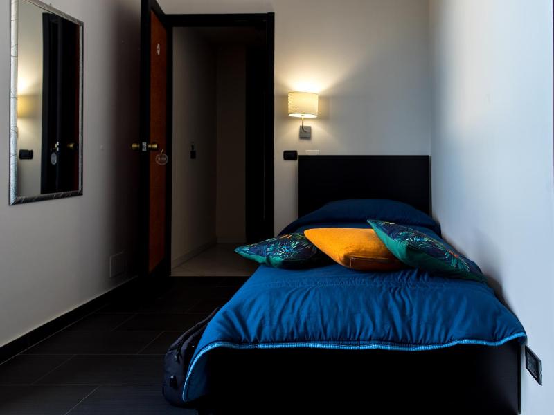 Single Room image 2