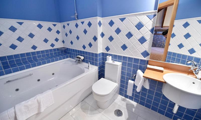 Double Room with Private Bathroom image 4