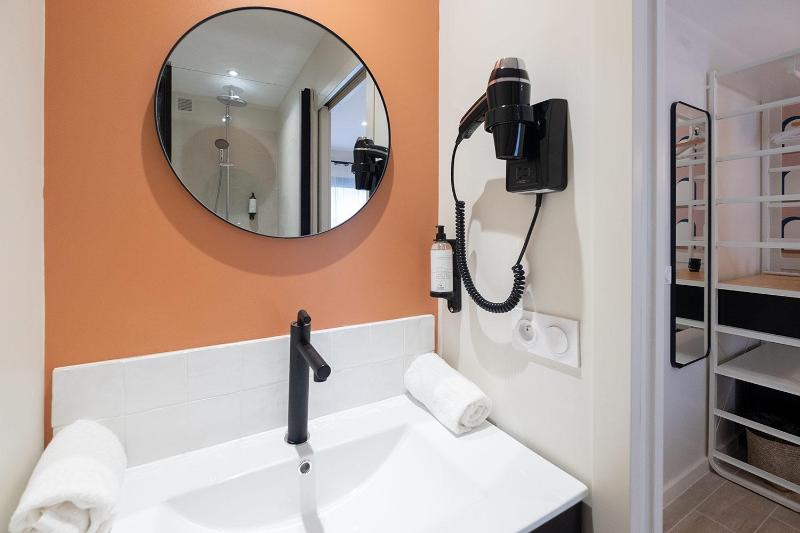 Standard Double Room image 2