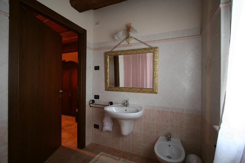 Double Room image 4