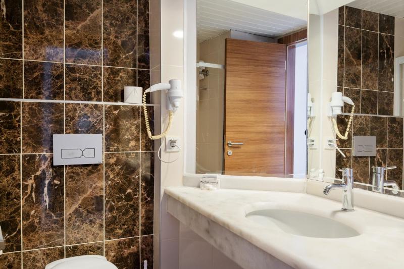 Double Room with Land View image 4