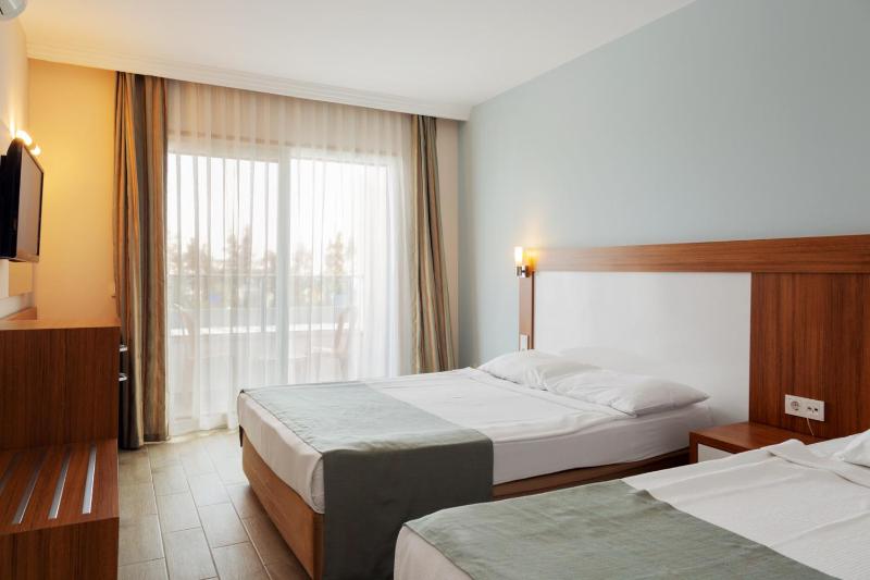 Double Room with Land View image 3
