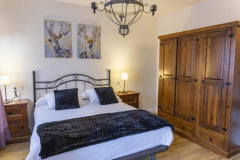 One-Bedroom Apartment image 2