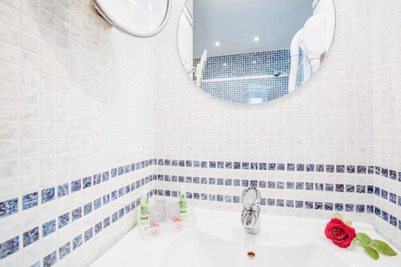 Classic Double or Twin Room image 1