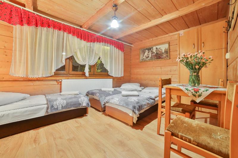 Standard Triple Room image 4